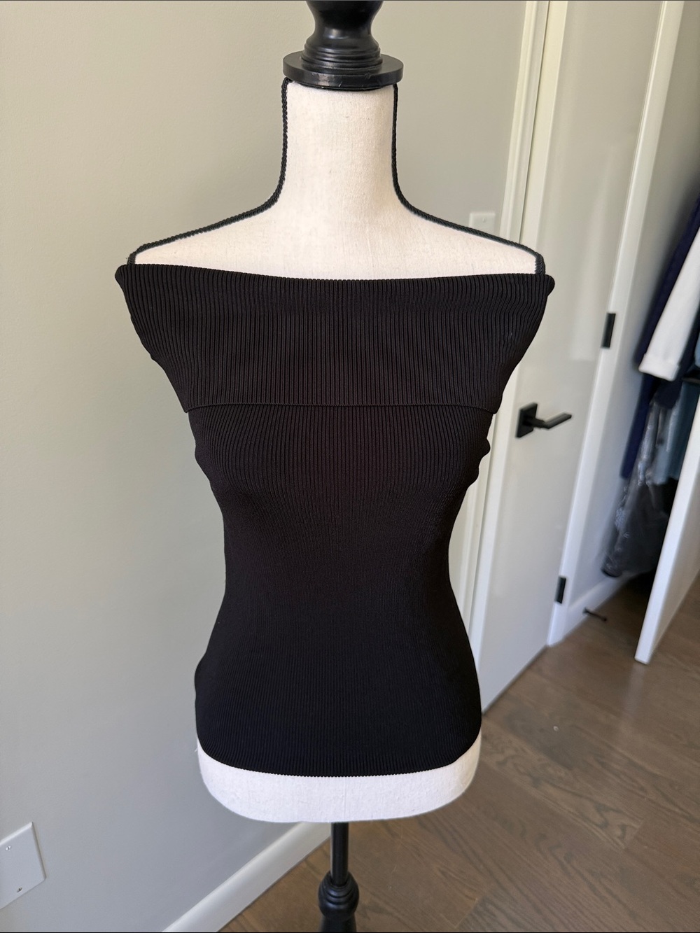 Alice + Olivia Black Dolan Pullover Off-Shoulder  Ribbed Knit Top in BLACK